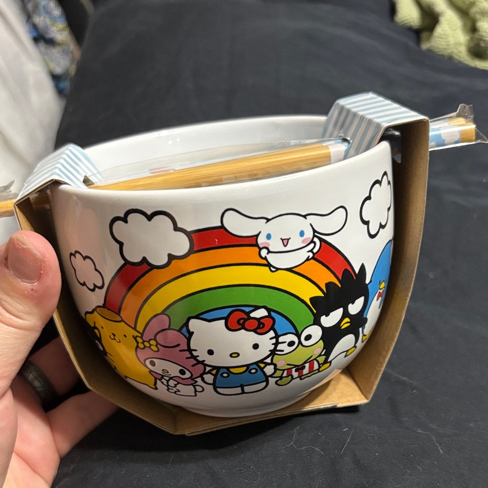 FINAL MARKDOWN Hello Kitty Colorful Rainbow Ramen Bowl Set